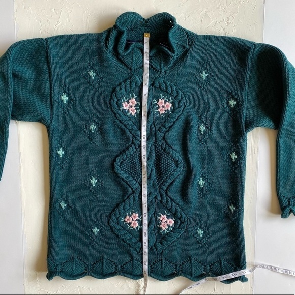 VINTAGE Weekend Edition Hand Knitted Green Floral Sweater - Picture 11 of 12
